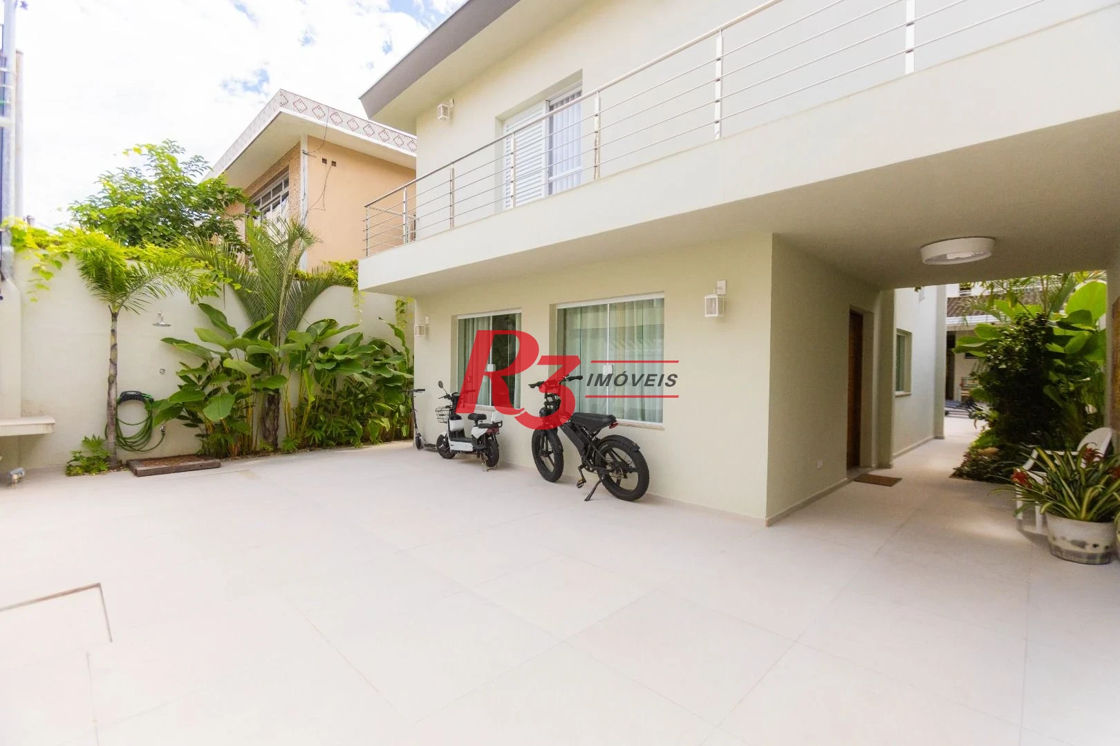 Sobrado com 3 dormitórios à venda, 290 m² por R$ 3.990.000,00 - Ponta da Praia - Santos/SP