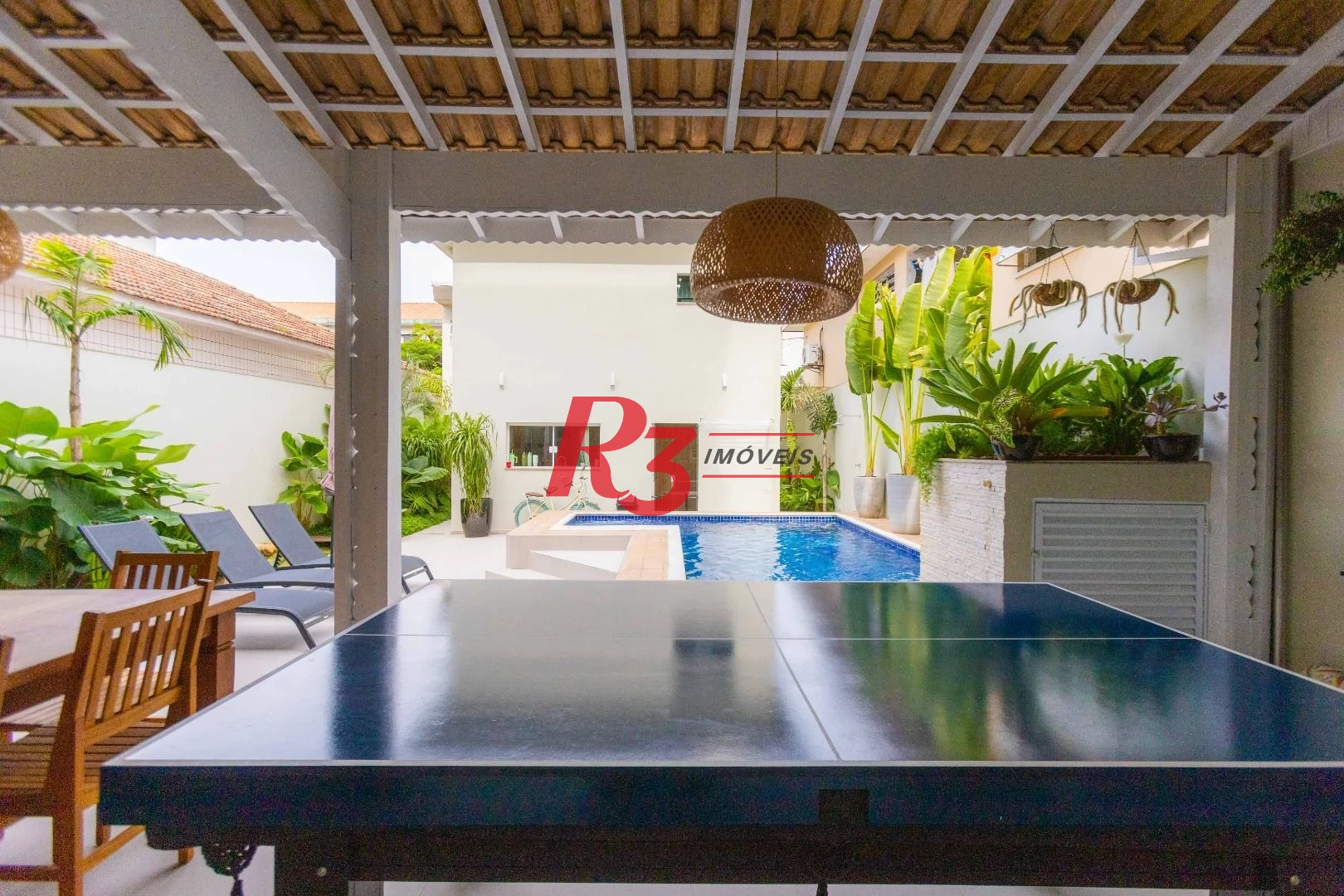 Sobrado com 3 dormitórios à venda, 290 m² por R$ 3.990.000,00 - Ponta da Praia - Santos/SP