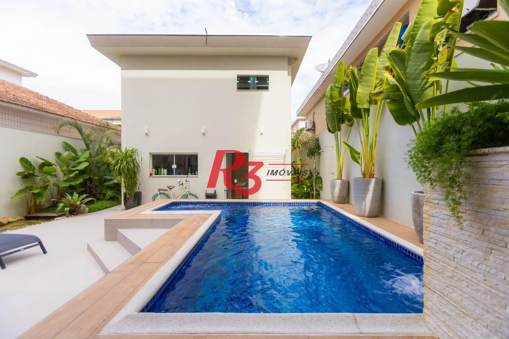 Sobrado com 3 dormitórios à venda, 290 m² por R$ 3.990.000,00 - Ponta da Praia - Santos/SP