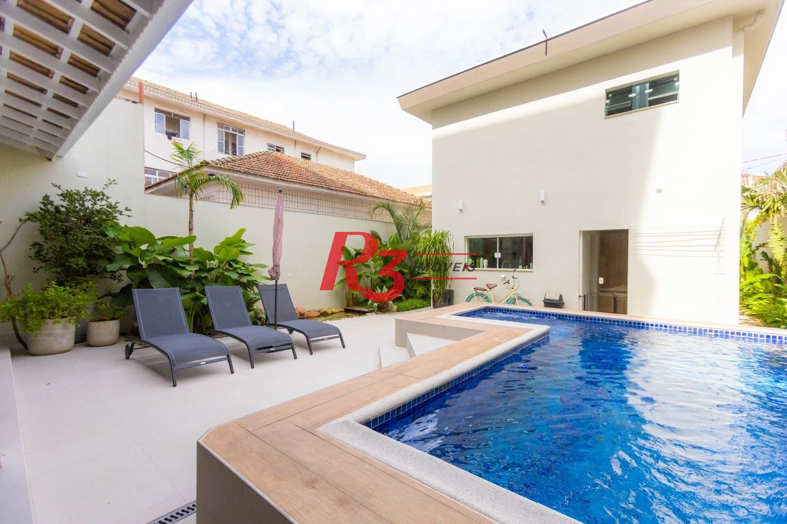 Sobrado com 3 dormitórios à venda, 290 m² por R$ 3.990.000,00 - Ponta da Praia - Santos/SP