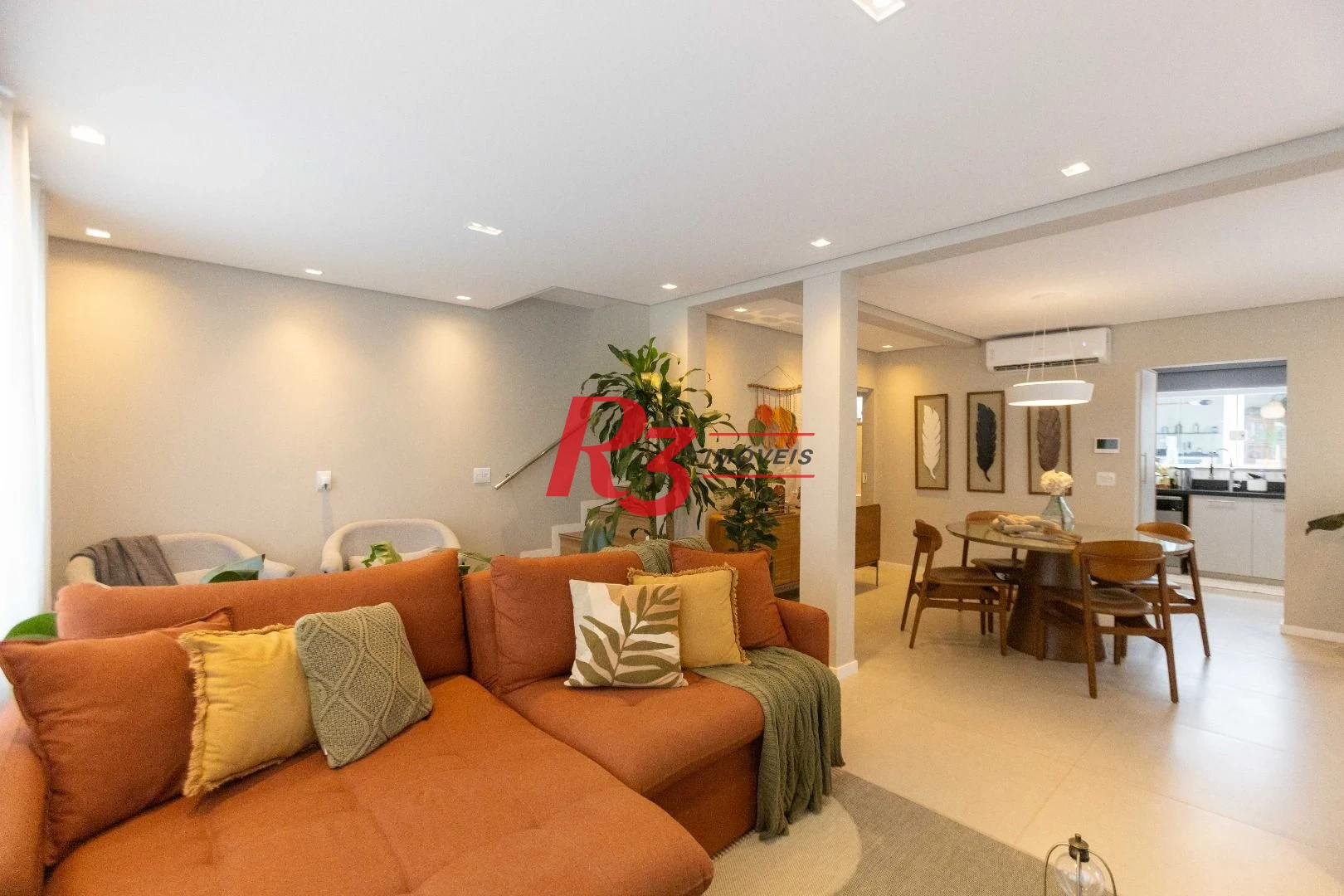 Sobrado com 3 dormitórios à venda, 290 m² por R$ 3.990.000,00 - Ponta da Praia - Santos/SP