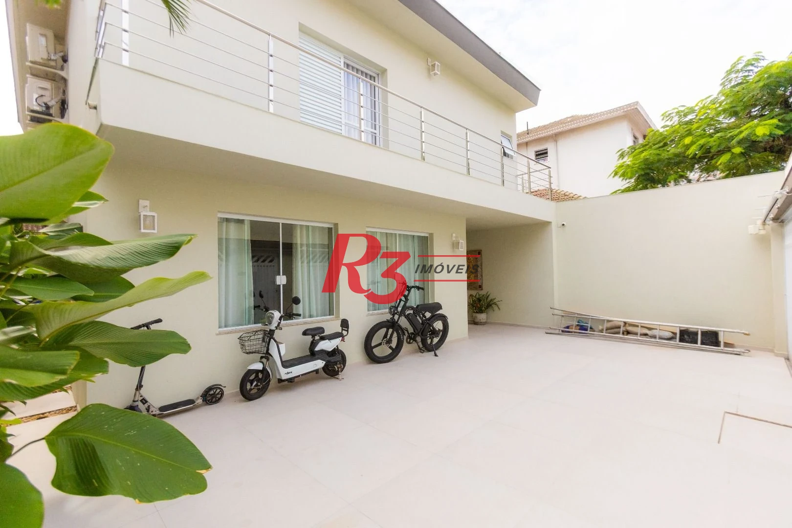 Sobrado com 3 dormitórios à venda, 290 m² por R$ 3.990.000,00 - Ponta da Praia - Santos/SP