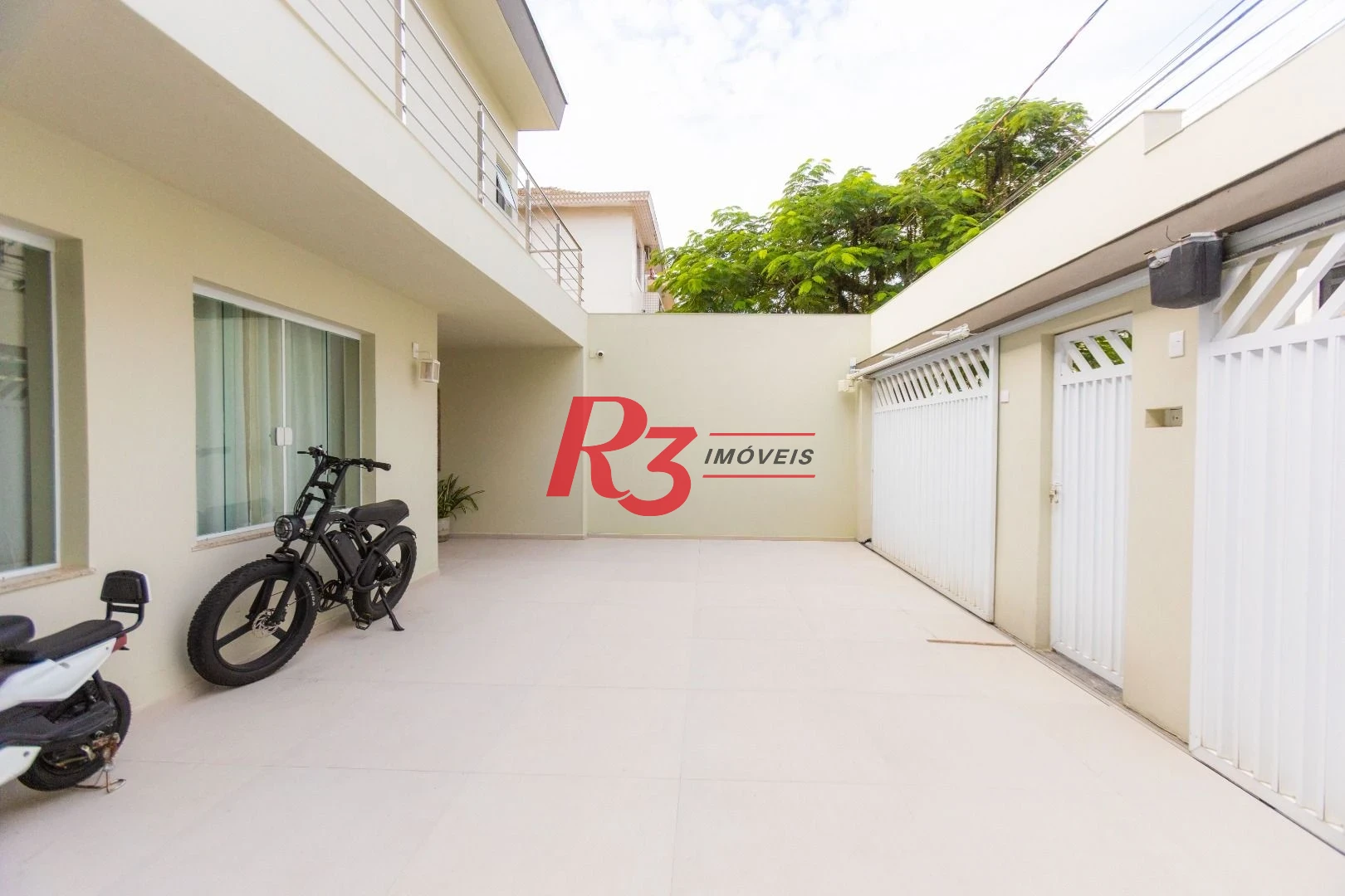Sobrado com 3 dormitórios à venda, 290 m² por R$ 3.990.000,00 - Ponta da Praia - Santos/SP