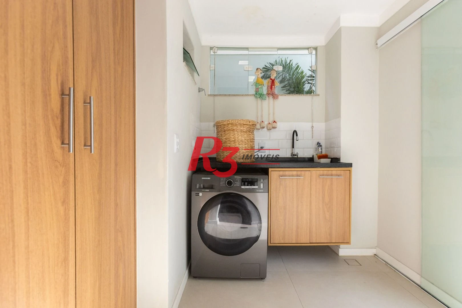 Sobrado com 3 dormitórios à venda, 290 m² por R$ 3.990.000,00 - Ponta da Praia - Santos/SP