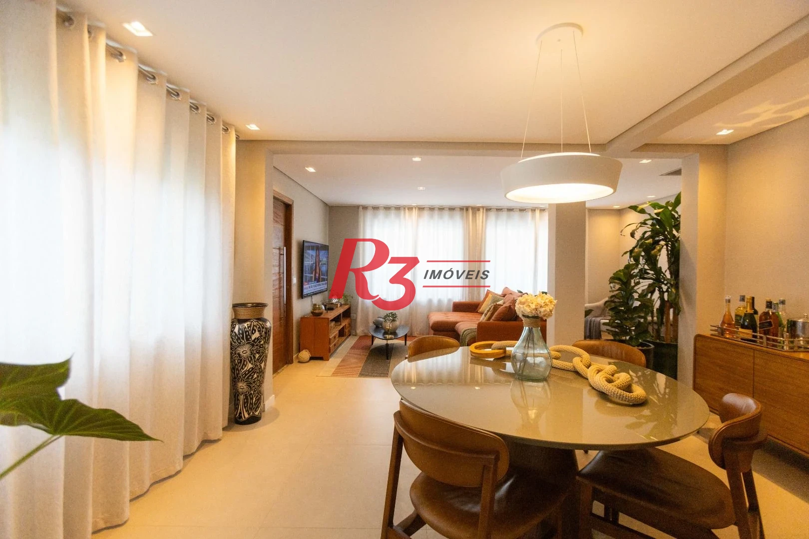Sobrado com 3 dormitórios à venda, 290 m² por R$ 3.990.000,00 - Ponta da Praia - Santos/SP