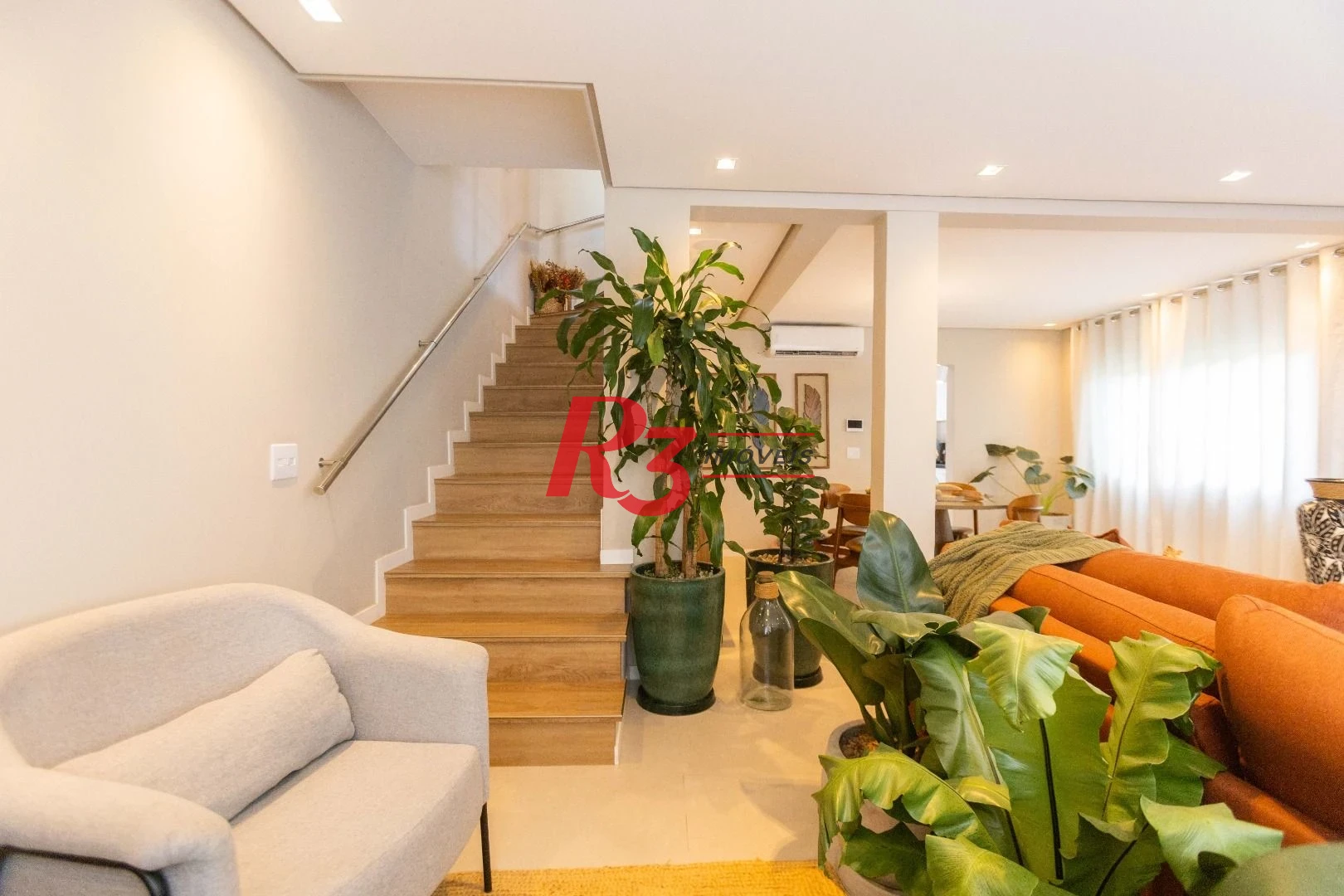 Sobrado com 3 dormitórios à venda, 290 m² por R$ 3.990.000,00 - Ponta da Praia - Santos/SP