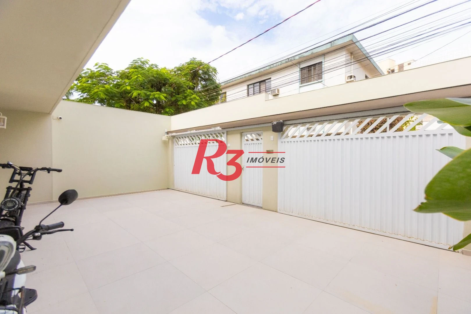 Sobrado com 3 dormitórios à venda, 290 m² por R$ 3.990.000,00 - Ponta da Praia - Santos/SP