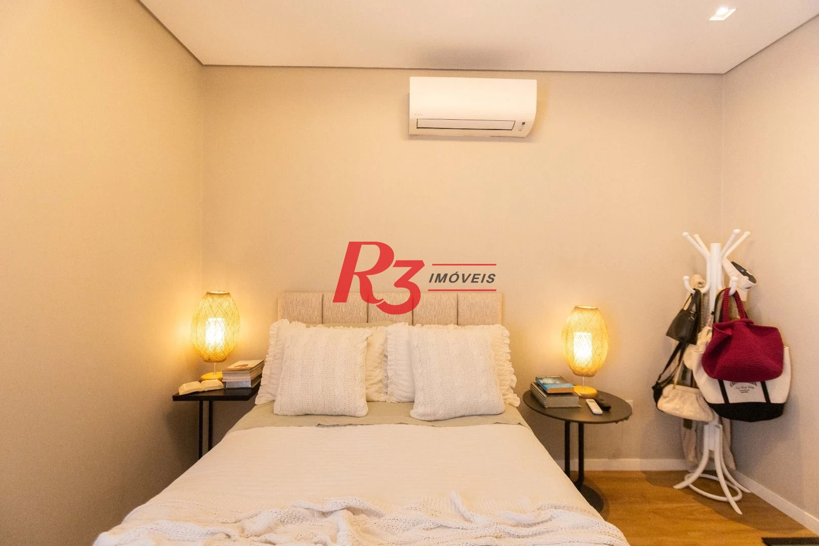 Sobrado com 3 dormitórios à venda, 290 m² por R$ 3.990.000,00 - Ponta da Praia - Santos/SP