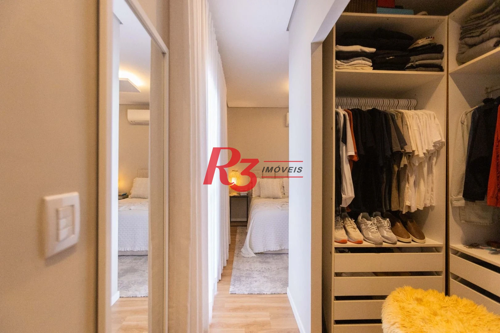 Sobrado com 3 dormitórios à venda, 290 m² por R$ 3.990.000,00 - Ponta da Praia - Santos/SP