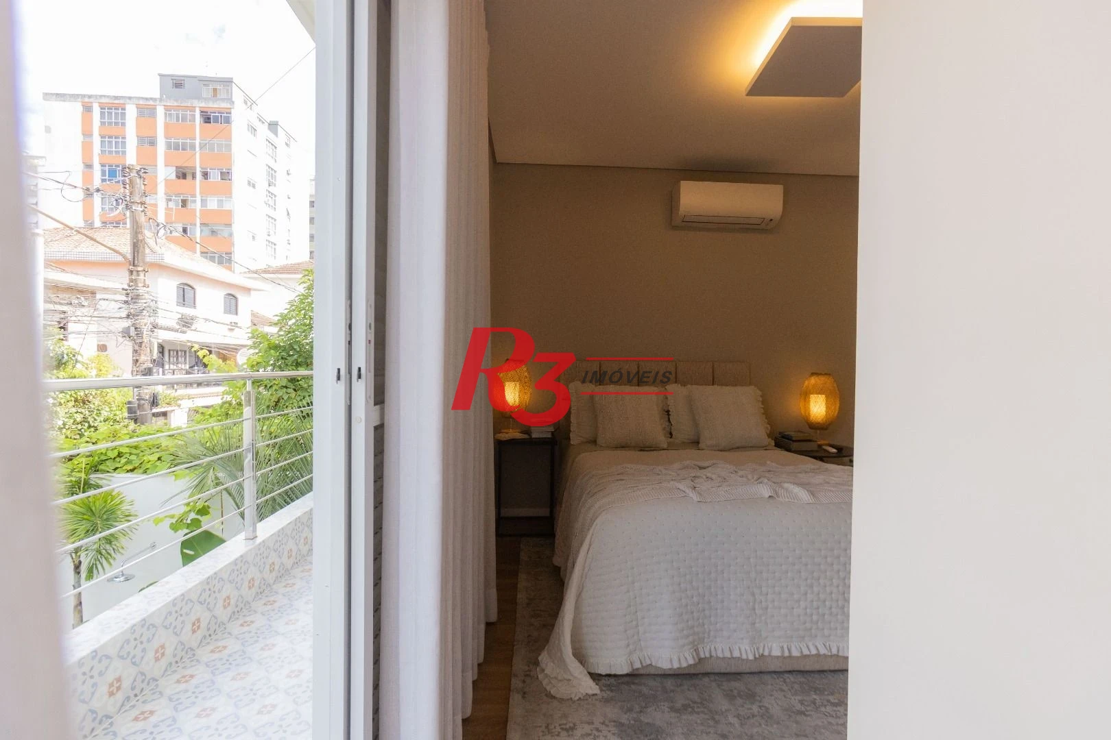 Sobrado com 3 dormitórios à venda, 290 m² por R$ 3.990.000,00 - Ponta da Praia - Santos/SP