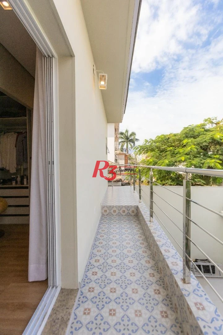 Sobrado com 3 dormitórios à venda, 290 m² por R$ 3.990.000,00 - Ponta da Praia - Santos/SP