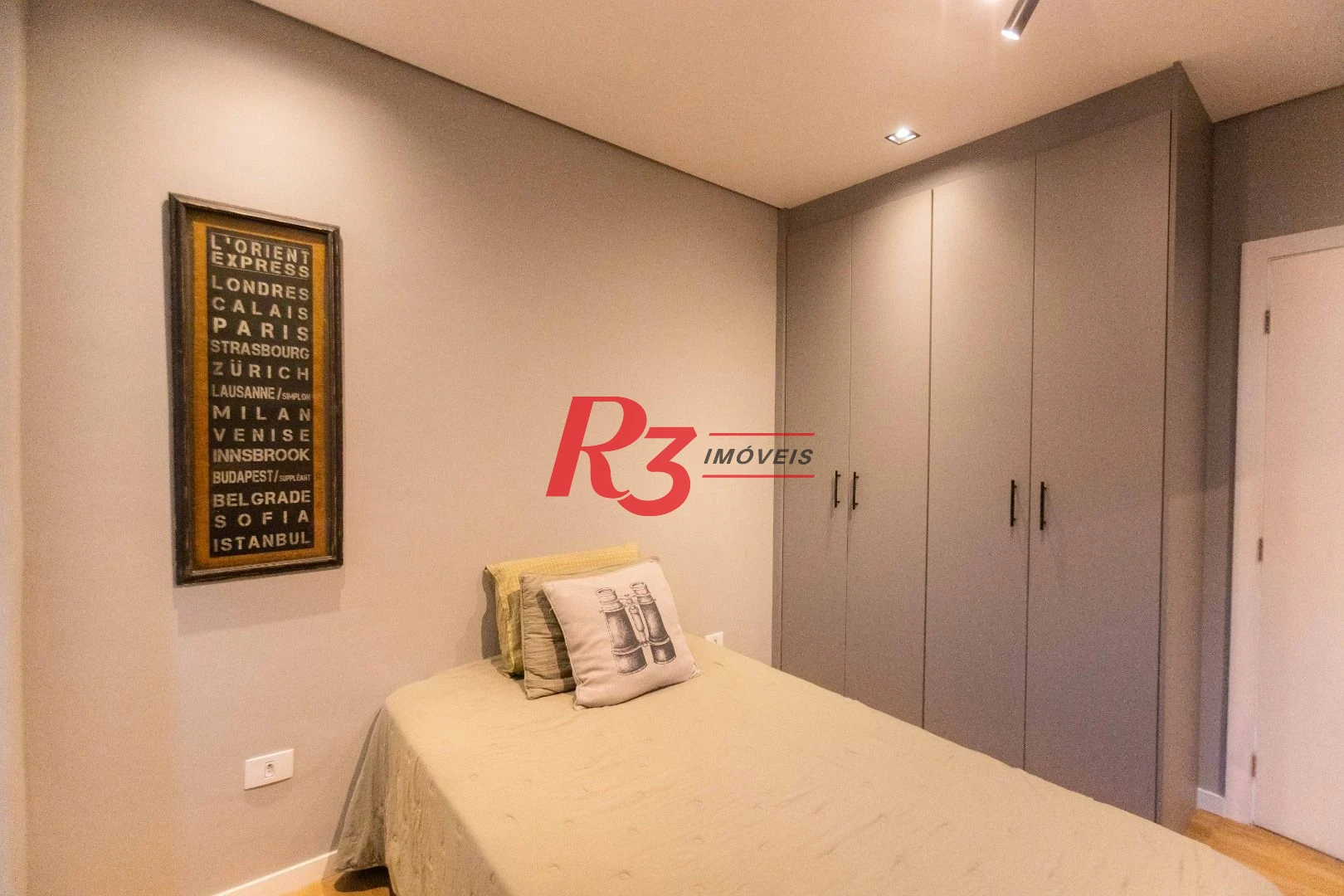 Sobrado com 3 dormitórios à venda, 290 m² por R$ 3.990.000,00 - Ponta da Praia - Santos/SP