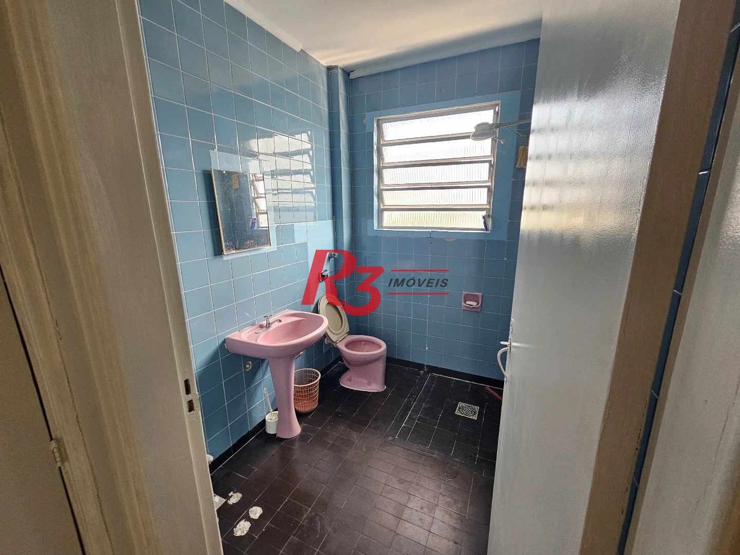 Apartamento com 2 dormitórios à venda, 84 m² por R$ 300.000,00 - Centro - São Vicente/SP