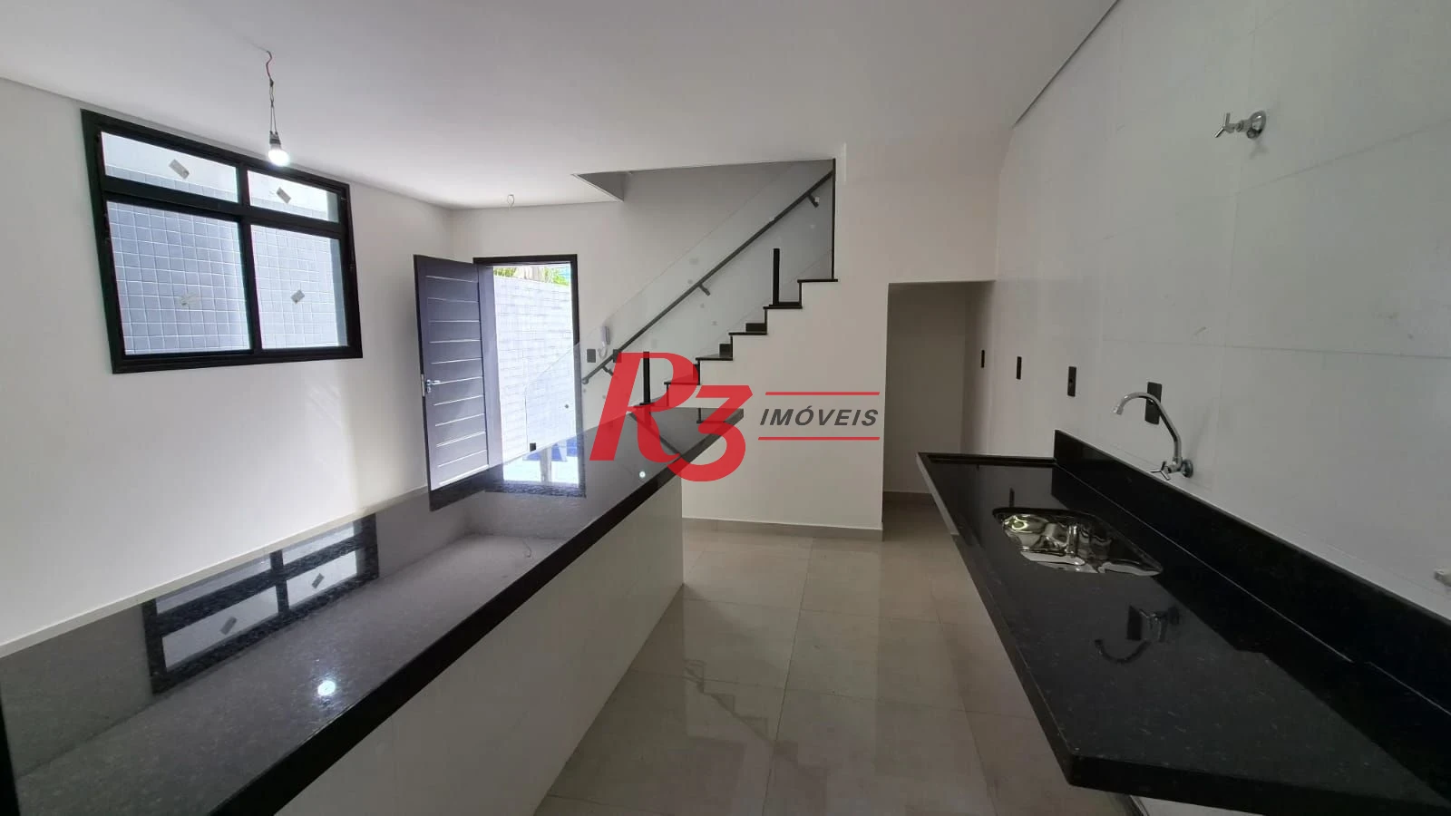 Village com 2 dormitórios à venda, 70 m² por R$ 550.000,00 - Macuco - Santos/SP