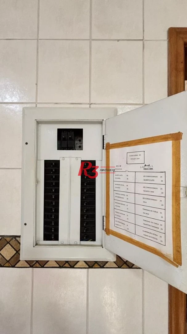 Casa com 3 dormitórios à venda, 157 m² por R$ 1.300.000,00 - Embaré - Santos/SP