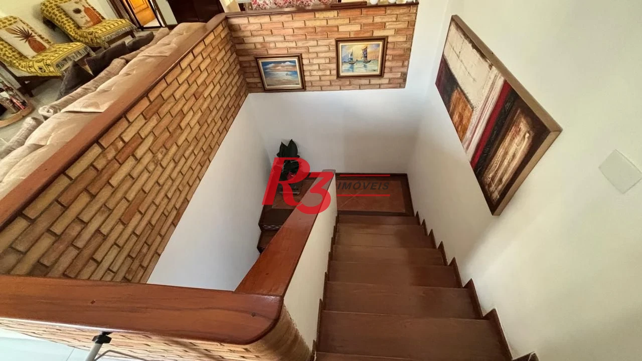 Casa com 3 dormitórios à venda, 157 m² por R$ 1.300.000,00 - Embaré - Santos/SP
