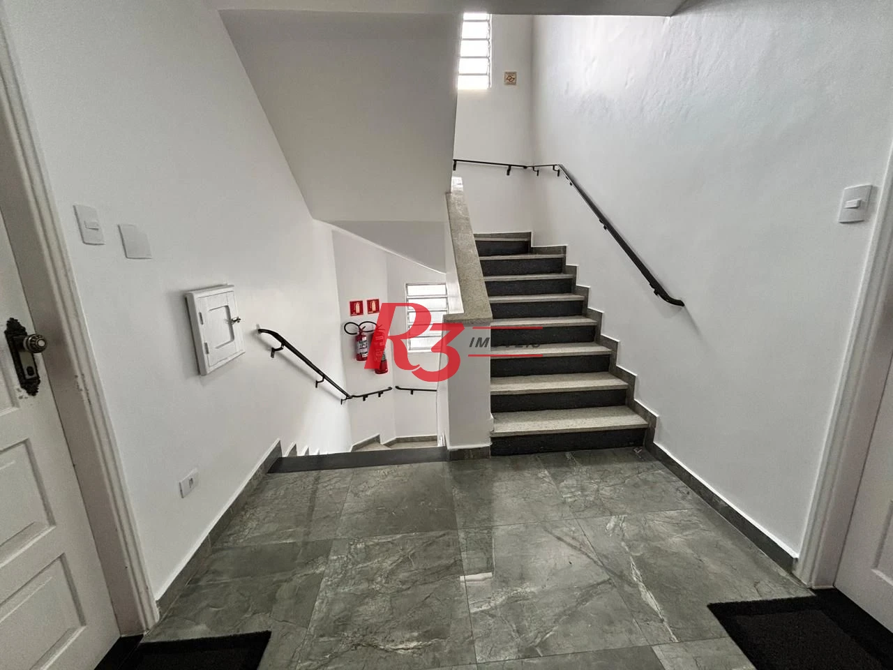 Apartamento com 2 dormitórios à venda, 69 m² por R$ 420.000,00 - Encruzilhada - Santos/SP