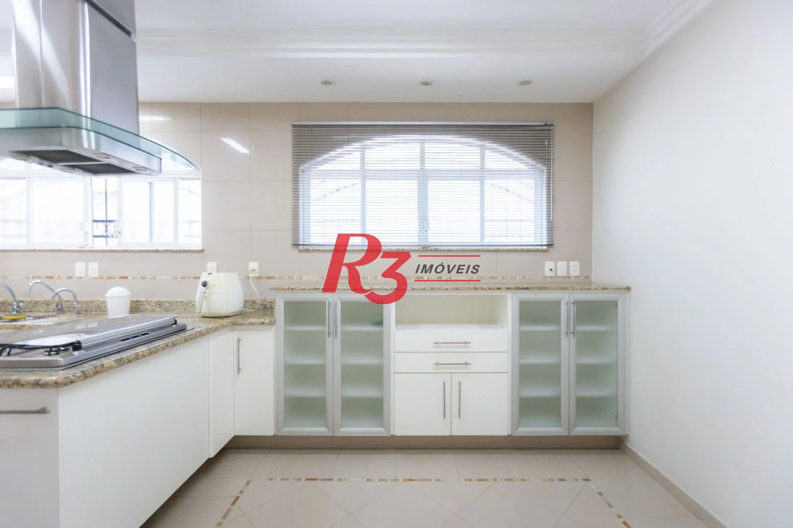 Casa com 4 dormitórios à venda, 303 m² por R$ 4.250.000,00 - Ponta da Praia - Santos/SP