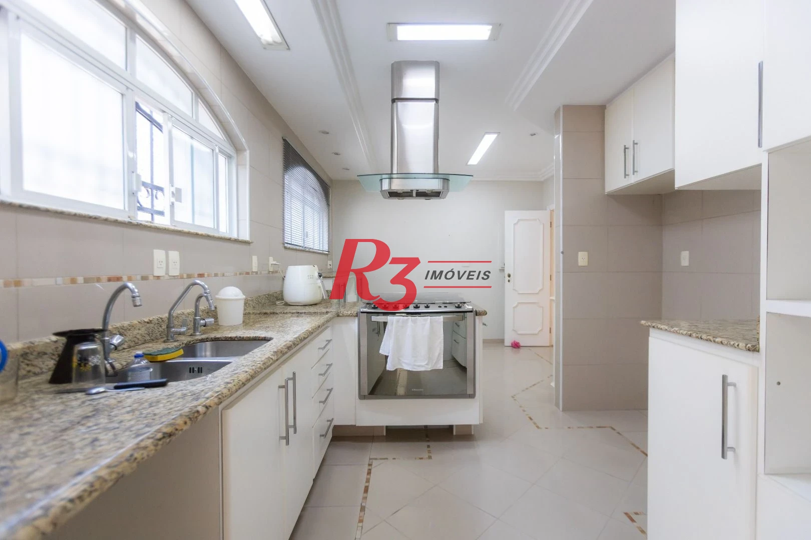 Casa com 4 dormitórios à venda, 303 m² por R$ 4.250.000,00 - Ponta da Praia - Santos/SP