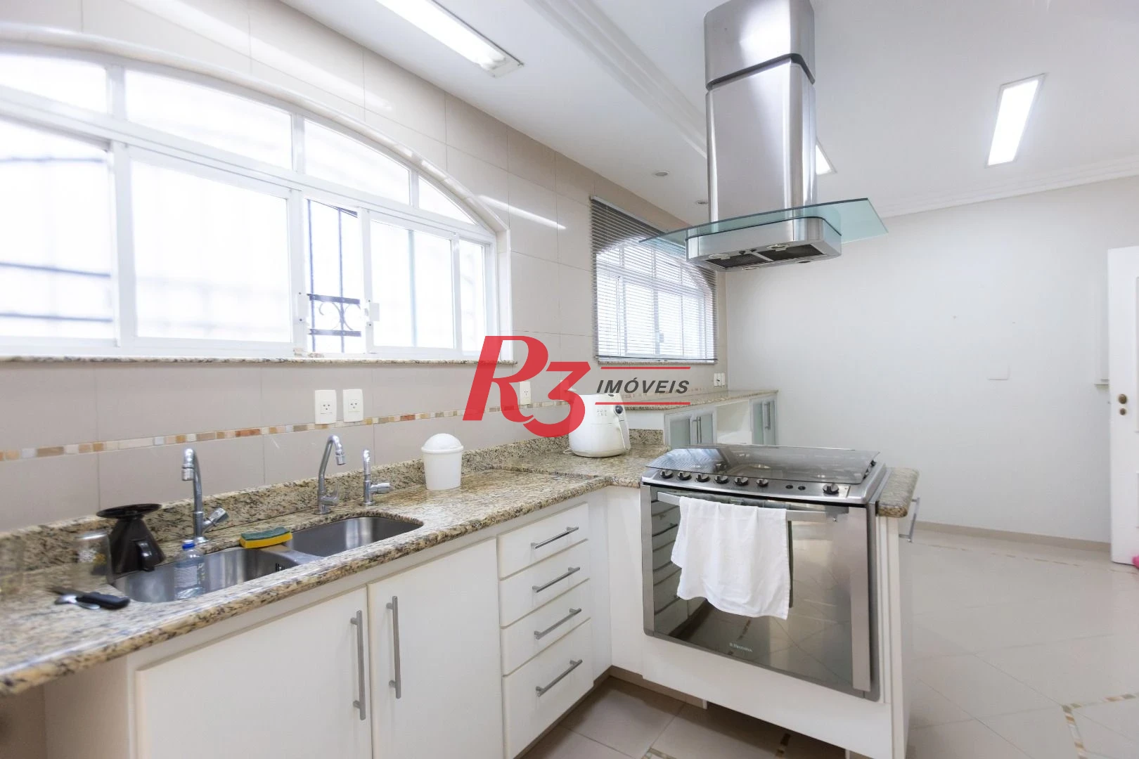 Casa com 4 dormitórios à venda, 303 m² por R$ 4.250.000,00 - Ponta da Praia - Santos/SP