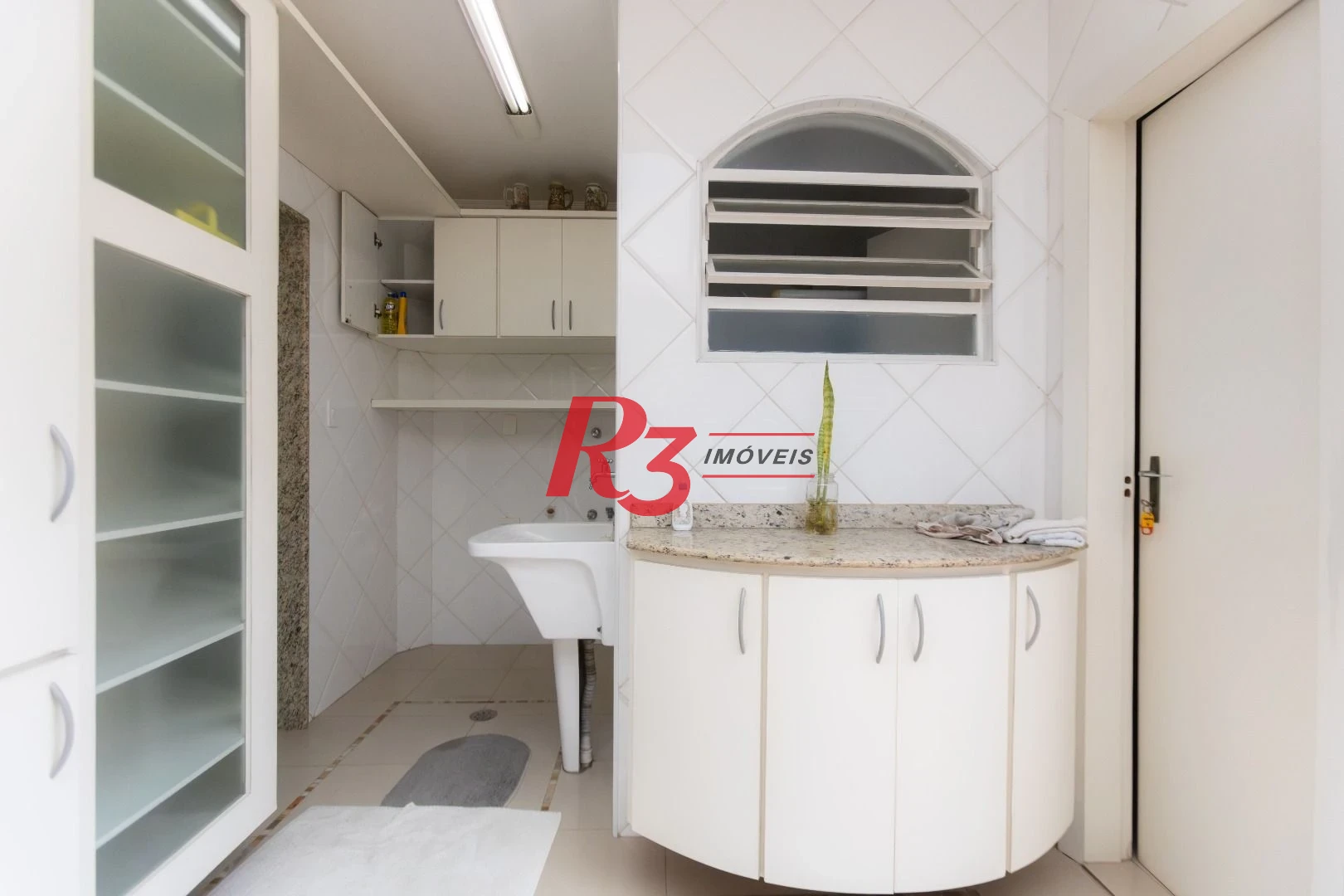 Casa com 4 dormitórios à venda, 303 m² por R$ 4.250.000,00 - Ponta da Praia - Santos/SP