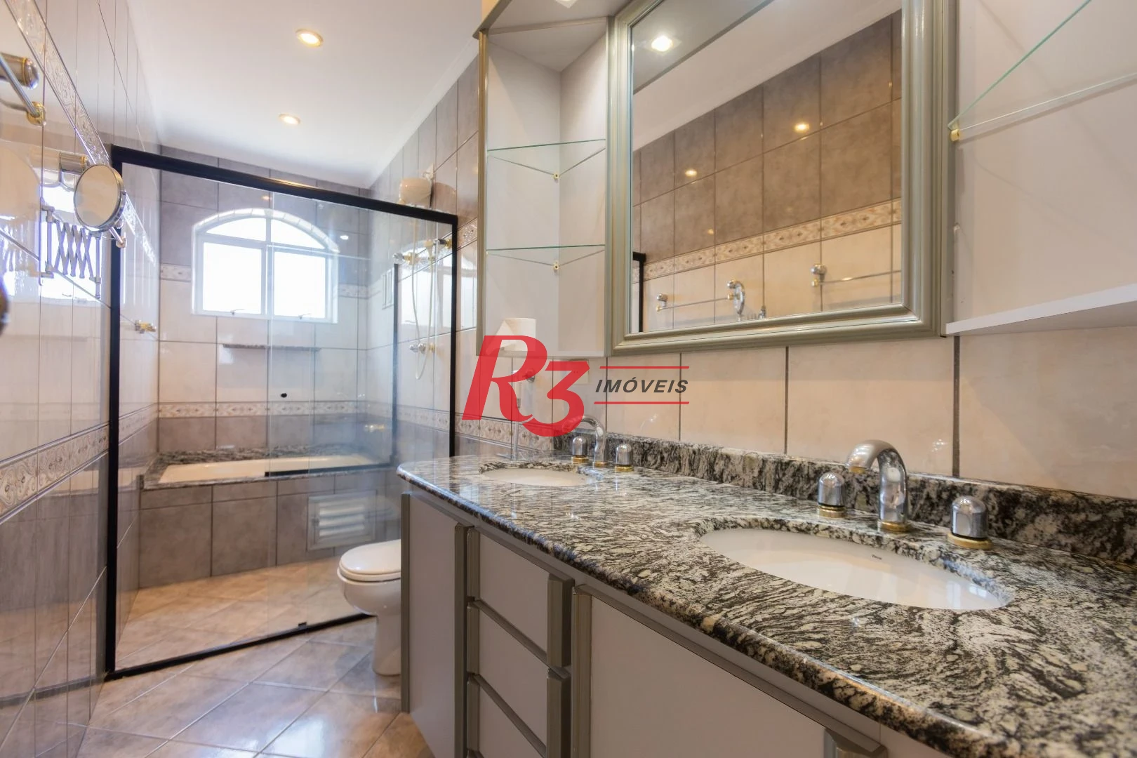 Casa com 4 dormitórios à venda, 303 m² por R$ 4.250.000,00 - Ponta da Praia - Santos/SP