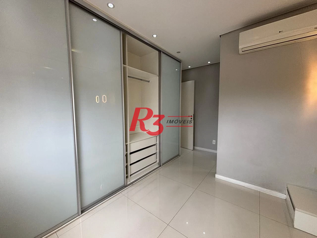 Apartamento com 3 dormitórios à venda, 98 m² por R$ 1.150.000,00 - Marapé - Santos/SP