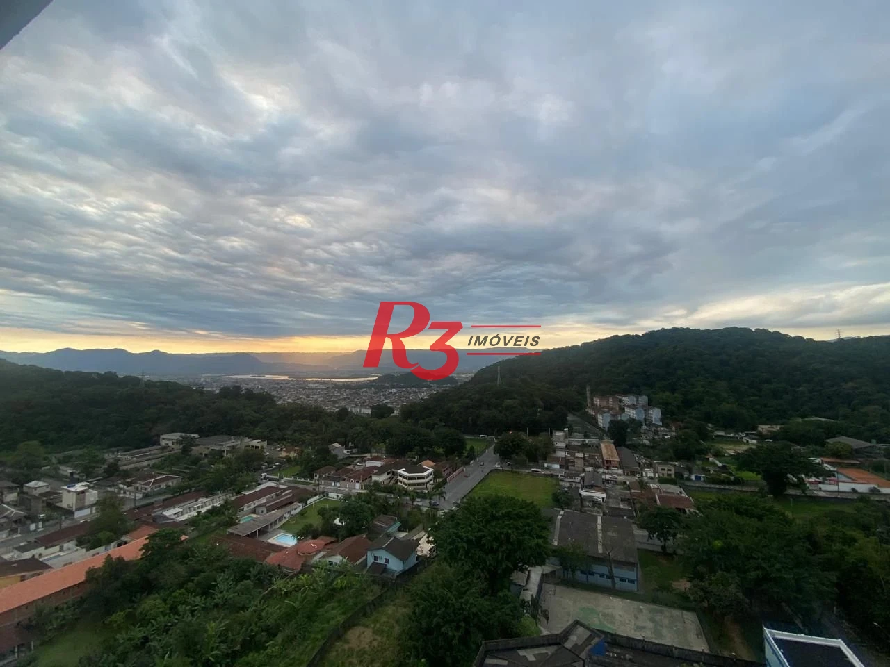 Apartamento com 2 dormitórios à venda, 52 m² por R$ 340.000,00 - Morro de Nova Cintra - Santos/SP