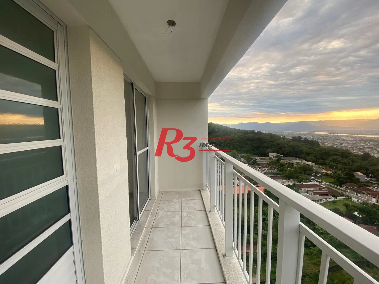 Apartamento com 2 dormitórios à venda, 52 m² por R$ 340.000,00 - Morro de Nova Cintra - Santos/SP