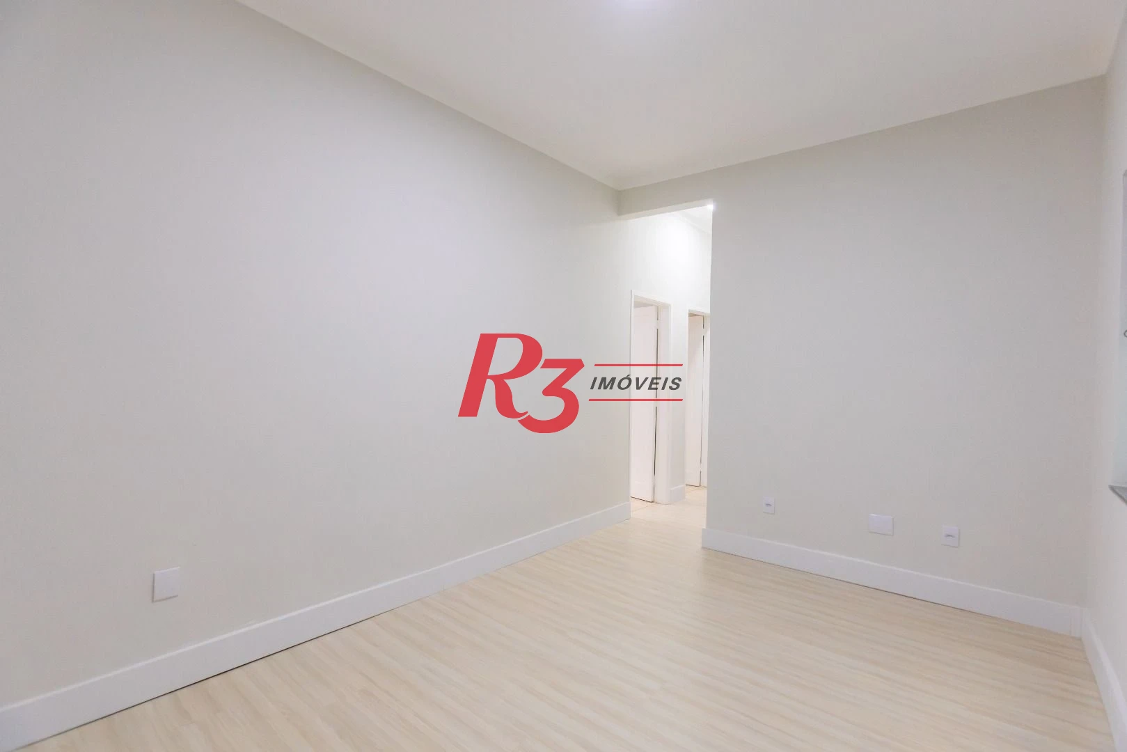 Apartamento com 2 dormitórios à venda, 65 m² por R$ 385.000,00 - Embaré - Santos/SP