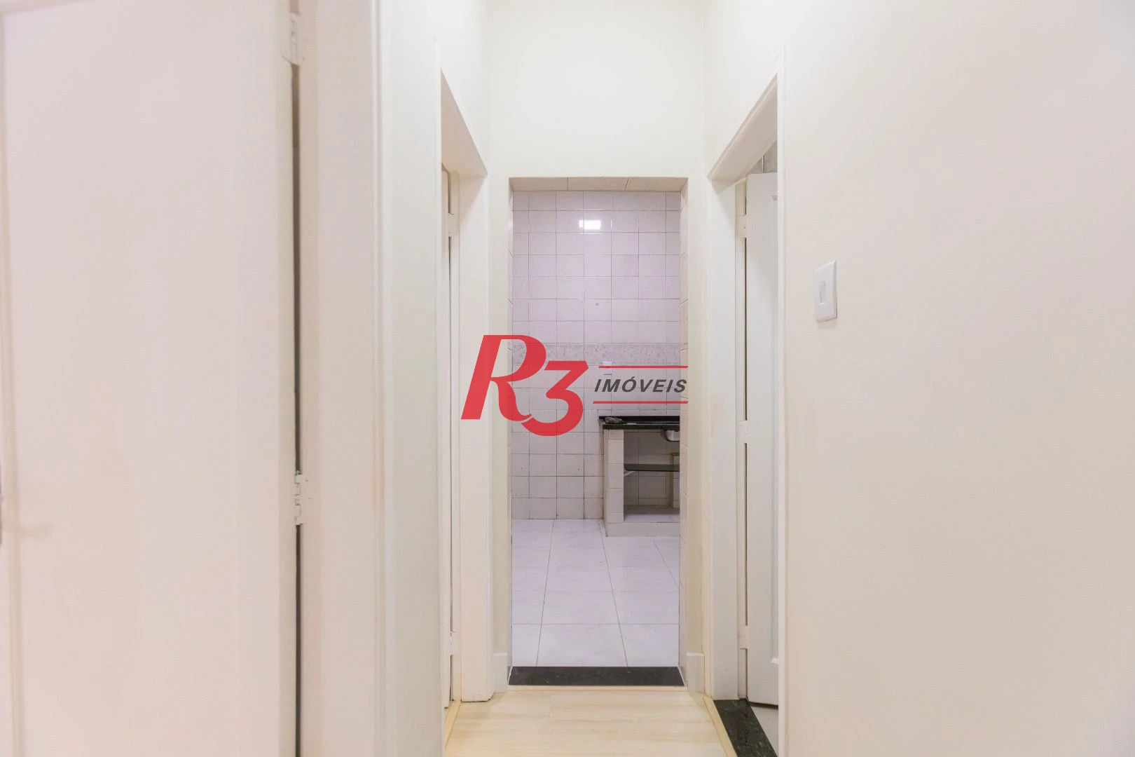 Apartamento com 2 dormitórios à venda, 65 m² por R$ 385.000,00 - Embaré - Santos/SP