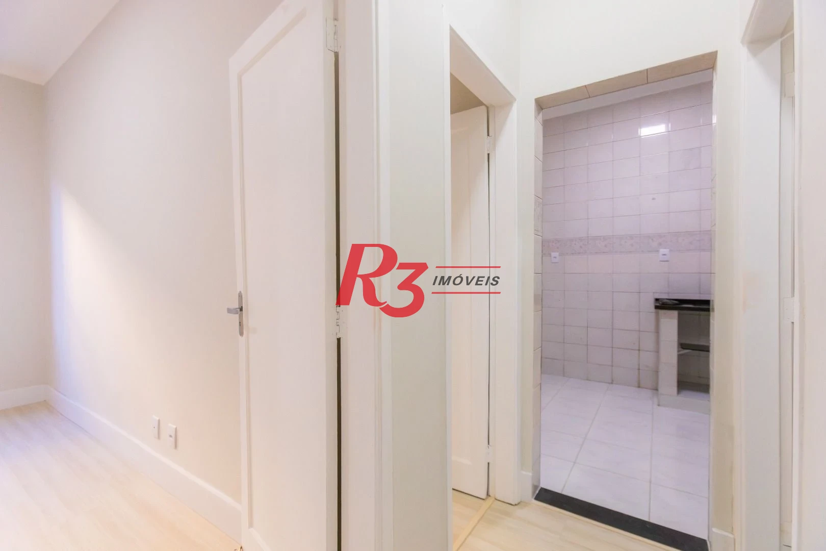 Apartamento com 2 dormitórios à venda, 65 m² por R$ 385.000,00 - Embaré - Santos/SP