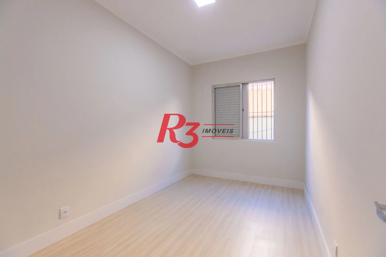 Apartamento com 2 dormitórios à venda, 65 m² por R$ 385.000,00 - Embaré - Santos/SP