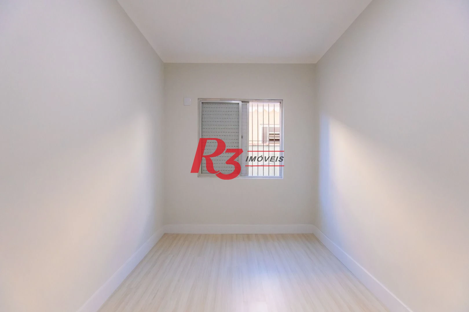 Apartamento com 2 dormitórios à venda, 65 m² por R$ 385.000,00 - Embaré - Santos/SP