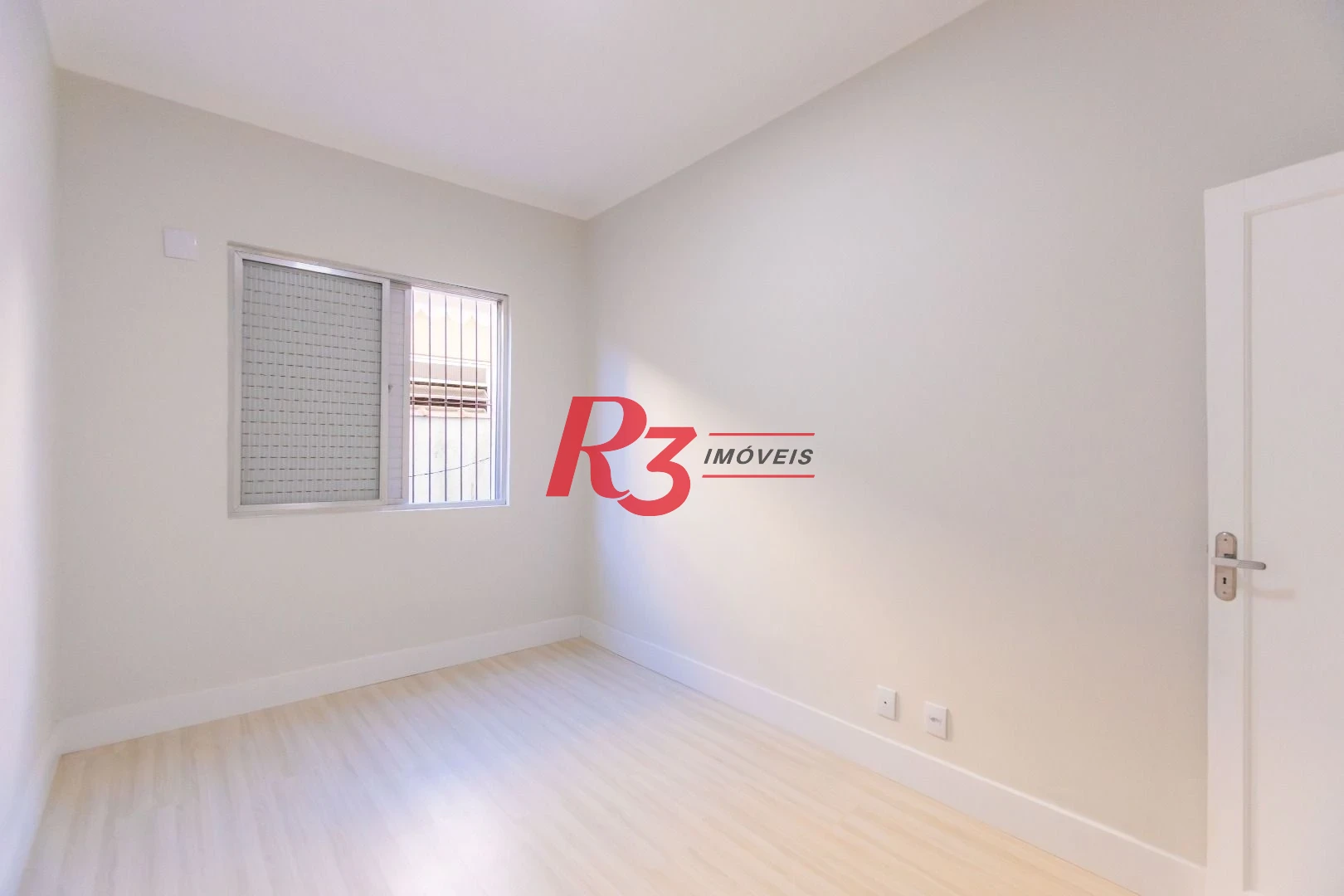 Apartamento com 2 dormitórios à venda, 65 m² por R$ 385.000,00 - Embaré - Santos/SP