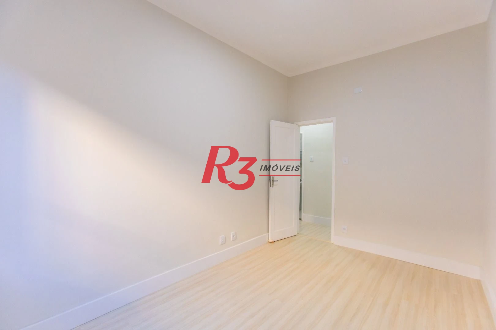 Apartamento com 2 dormitórios à venda, 65 m² por R$ 385.000,00 - Embaré - Santos/SP