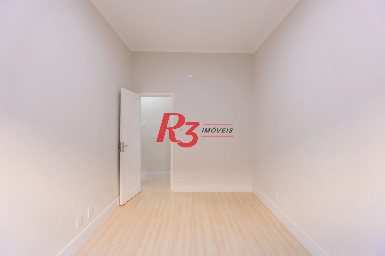 Apartamento com 2 dormitórios à venda, 65 m² por R$ 385.000,00 - Embaré - Santos/SP