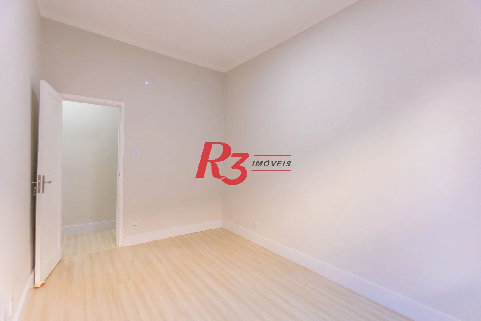 Apartamento com 2 dormitórios à venda, 65 m² por R$ 385.000,00 - Embaré - Santos/SP