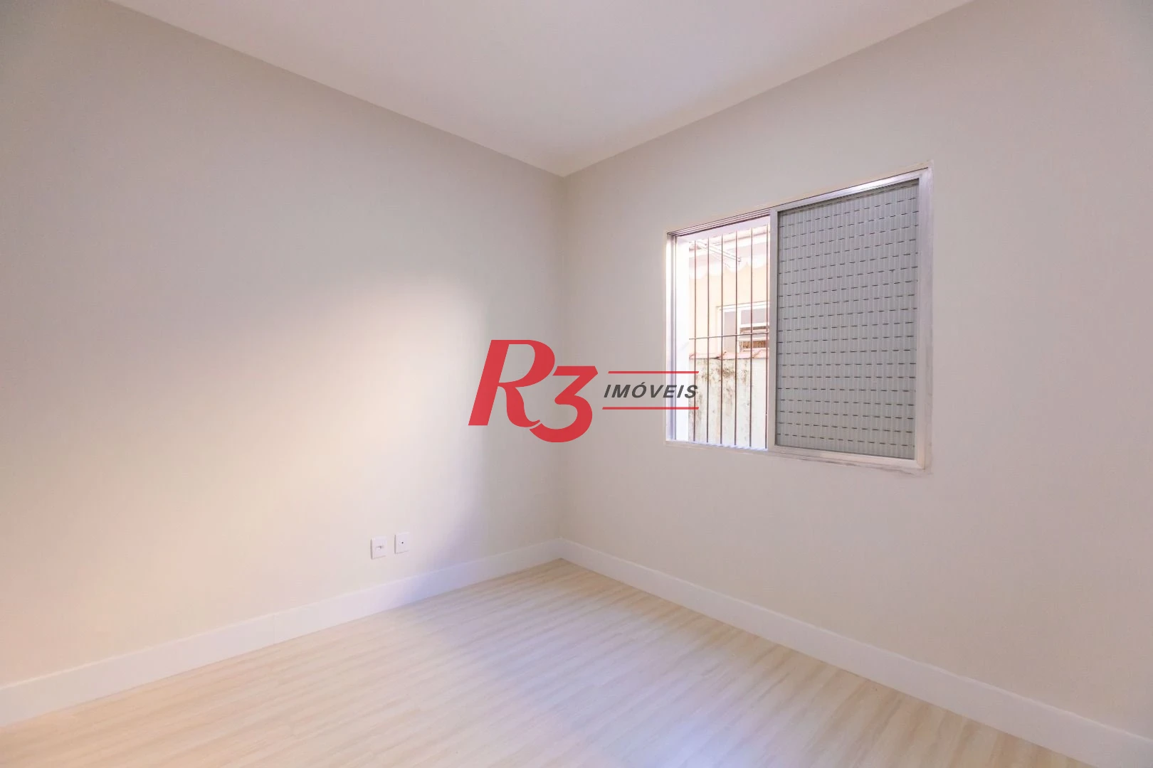 Apartamento com 2 dormitórios à venda, 65 m² por R$ 385.000,00 - Embaré - Santos/SP