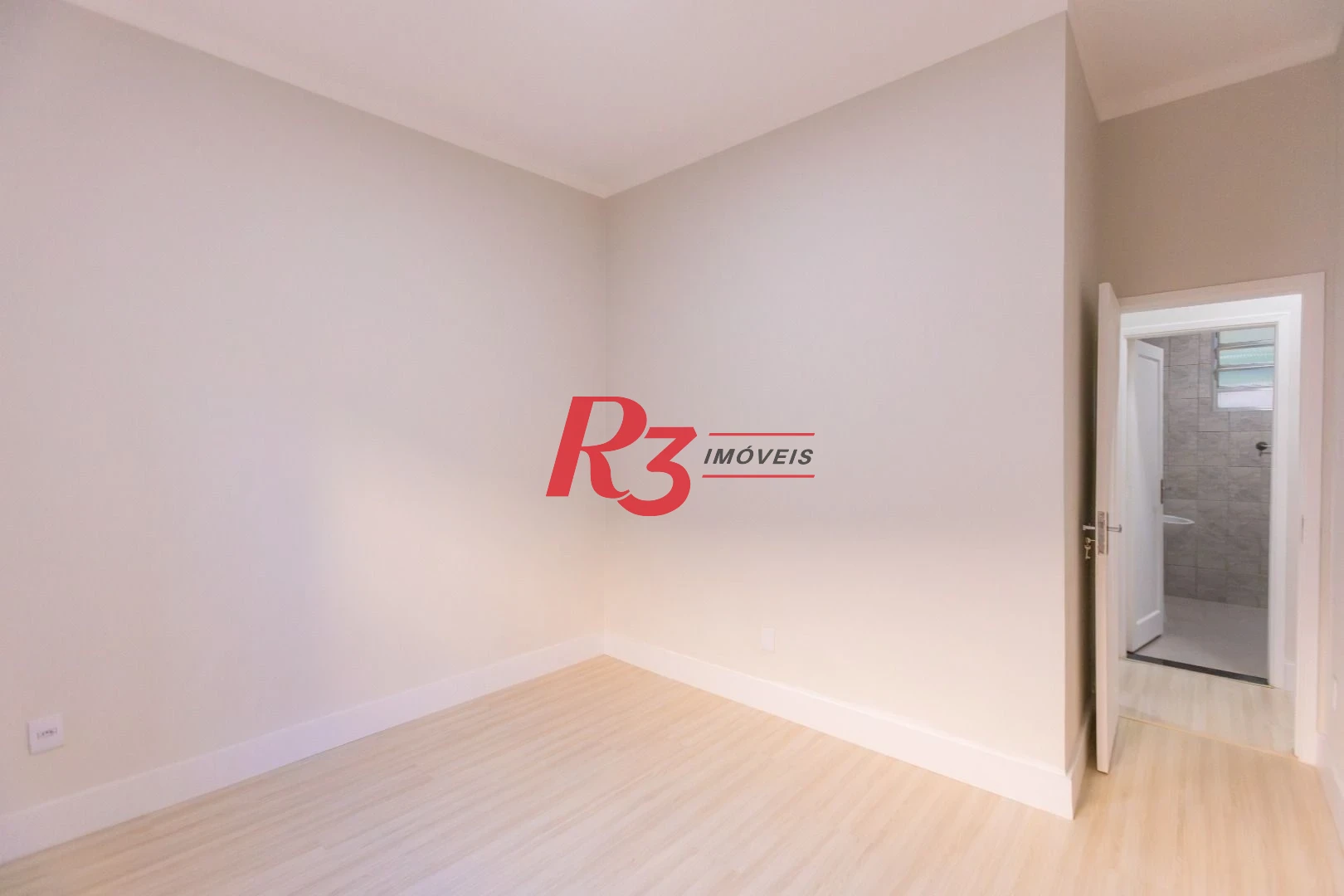 Apartamento com 2 dormitórios à venda, 65 m² por R$ 385.000,00 - Embaré - Santos/SP