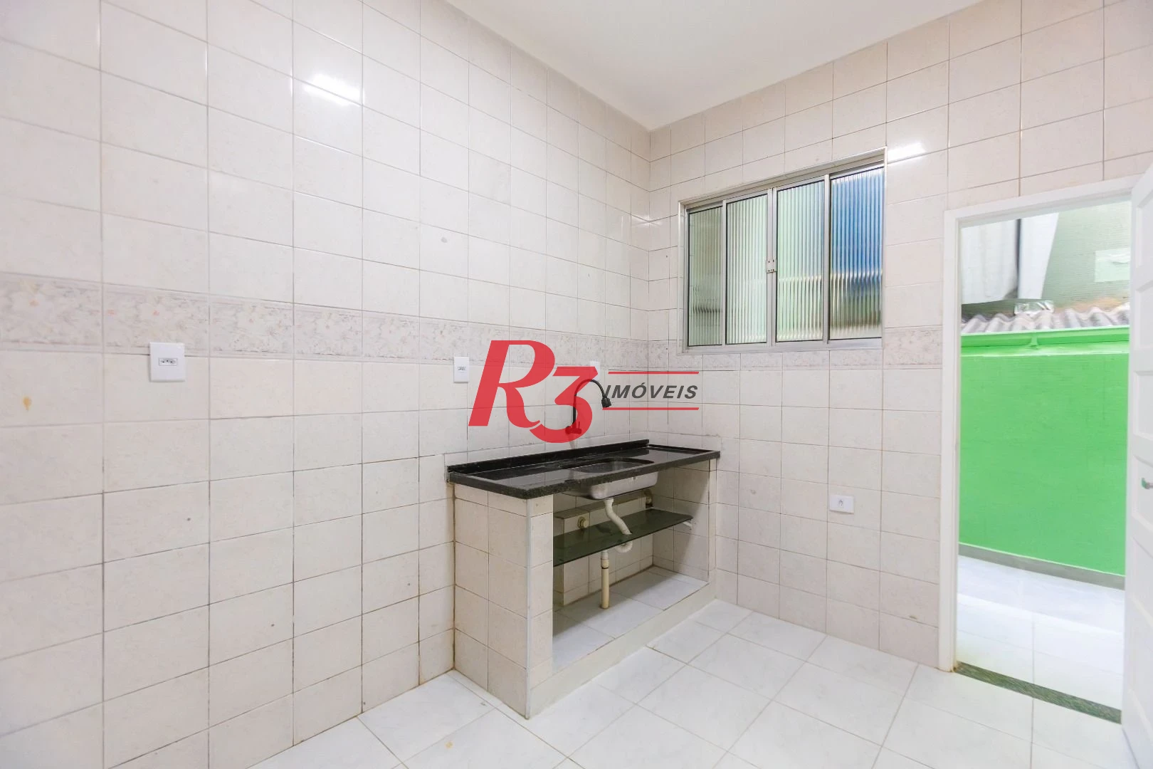 Apartamento com 2 dormitórios à venda, 65 m² por R$ 385.000,00 - Embaré - Santos/SP