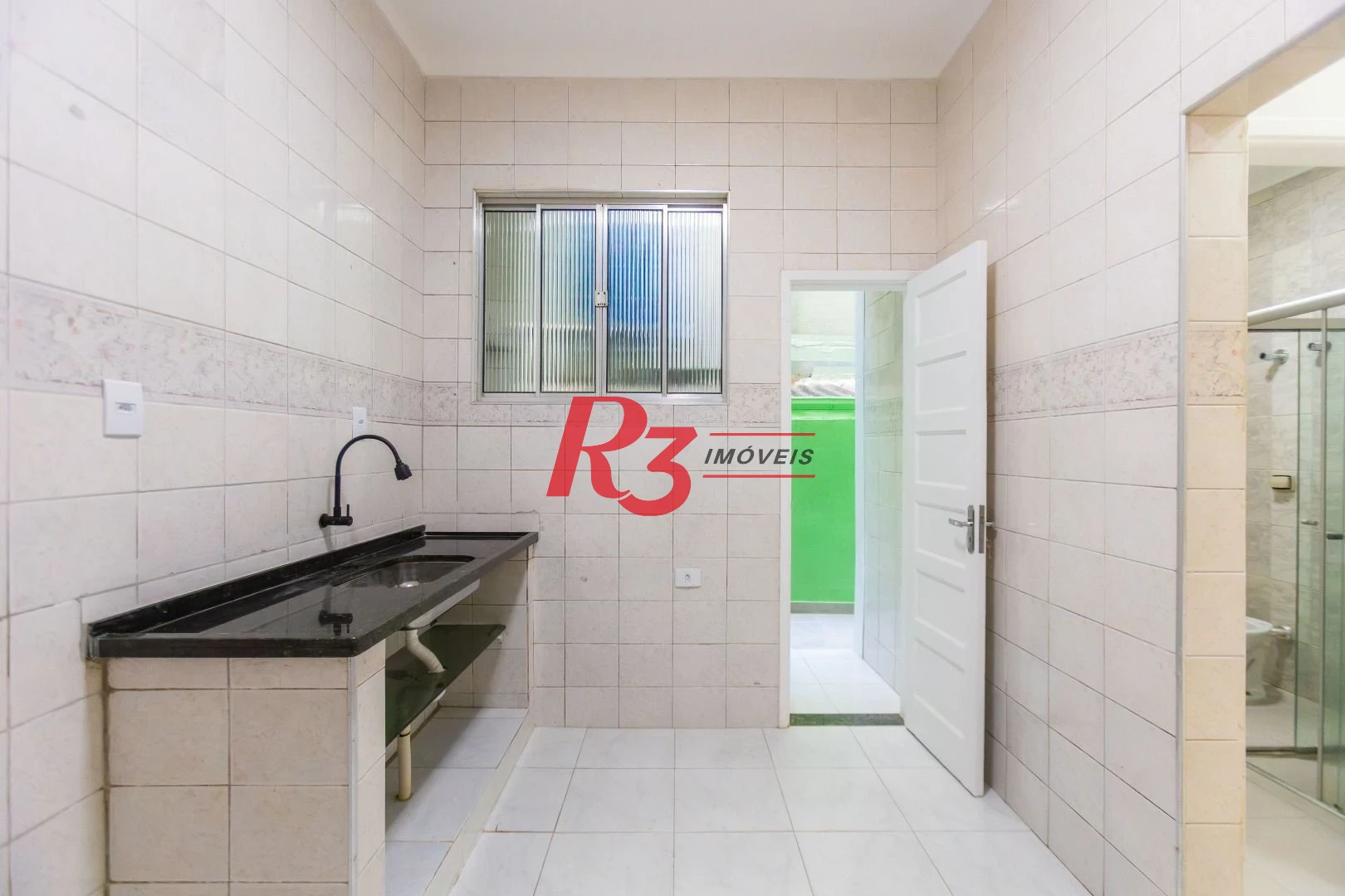 Apartamento com 2 dormitórios à venda, 65 m² por R$ 385.000,00 - Embaré - Santos/SP