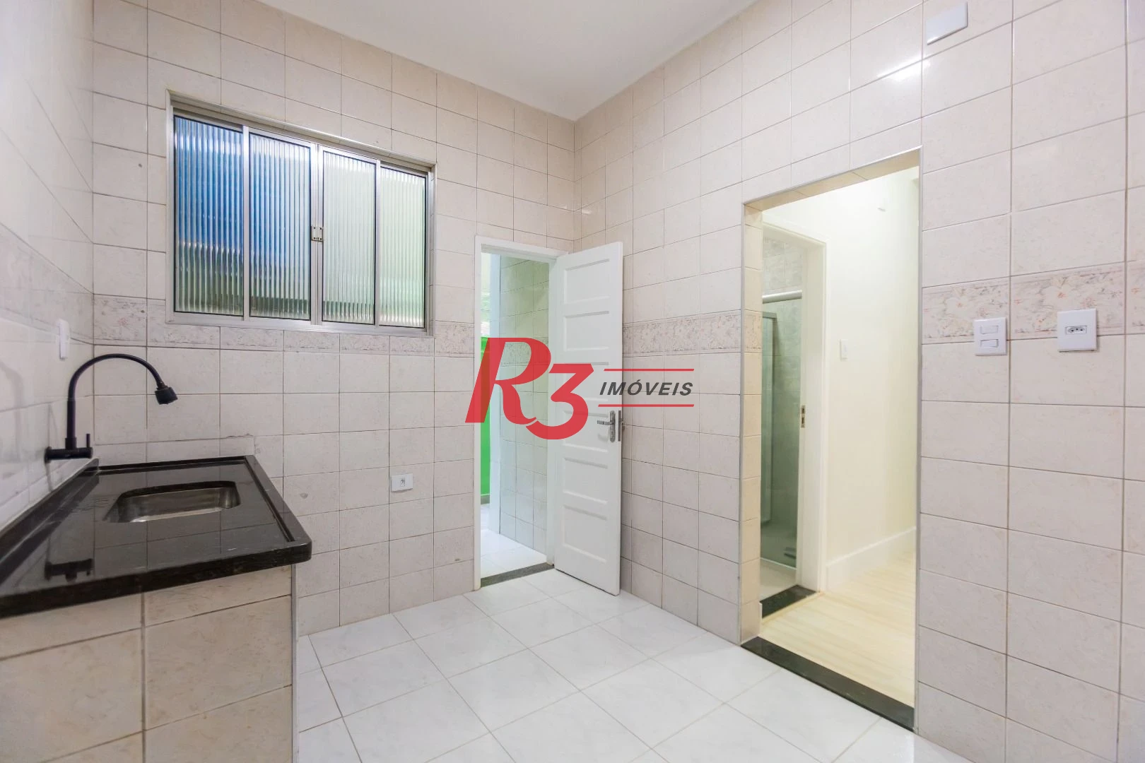 Apartamento com 2 dormitórios à venda, 65 m² por R$ 385.000,00 - Embaré - Santos/SP