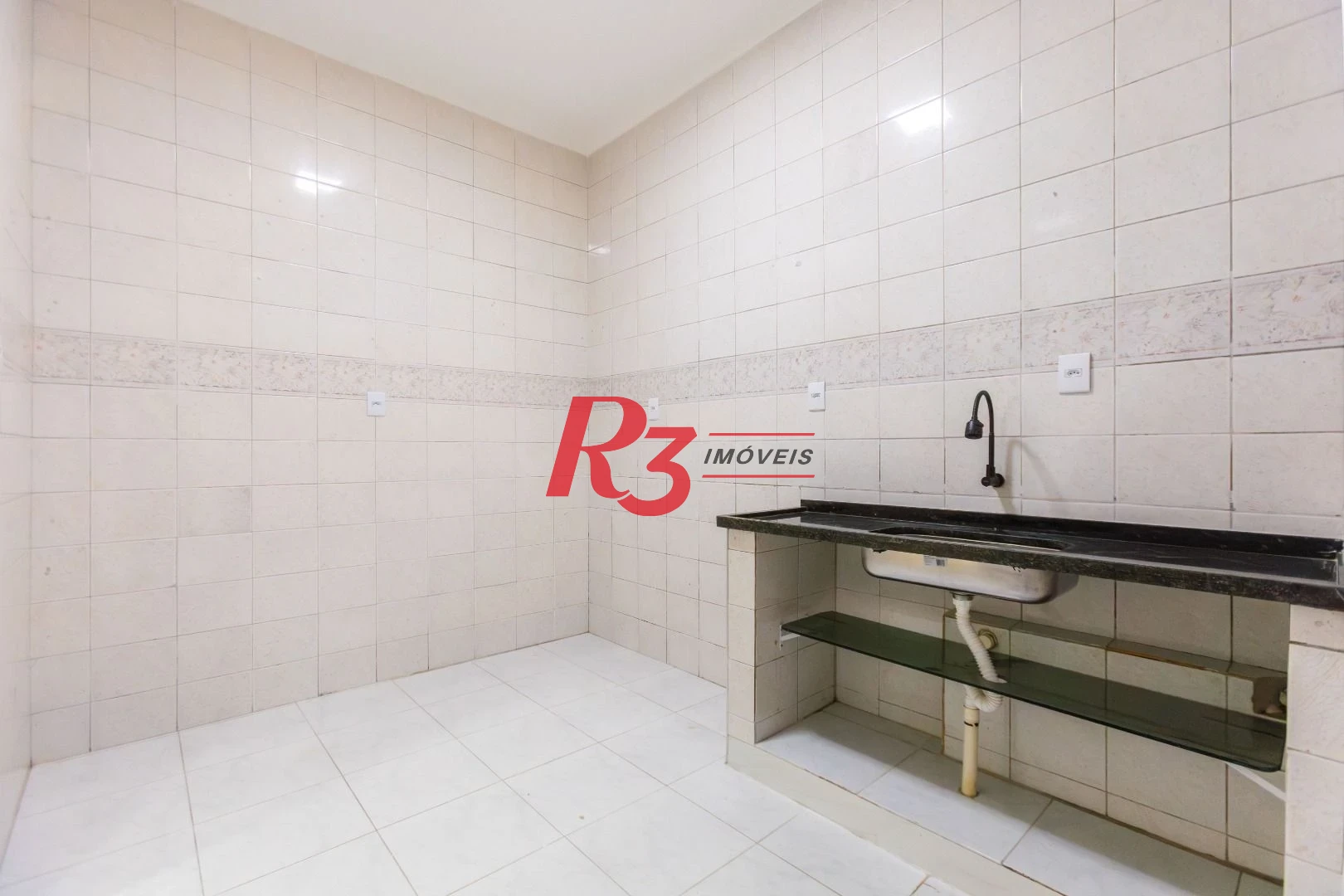 Apartamento com 2 dormitórios à venda, 65 m² por R$ 385.000,00 - Embaré - Santos/SP