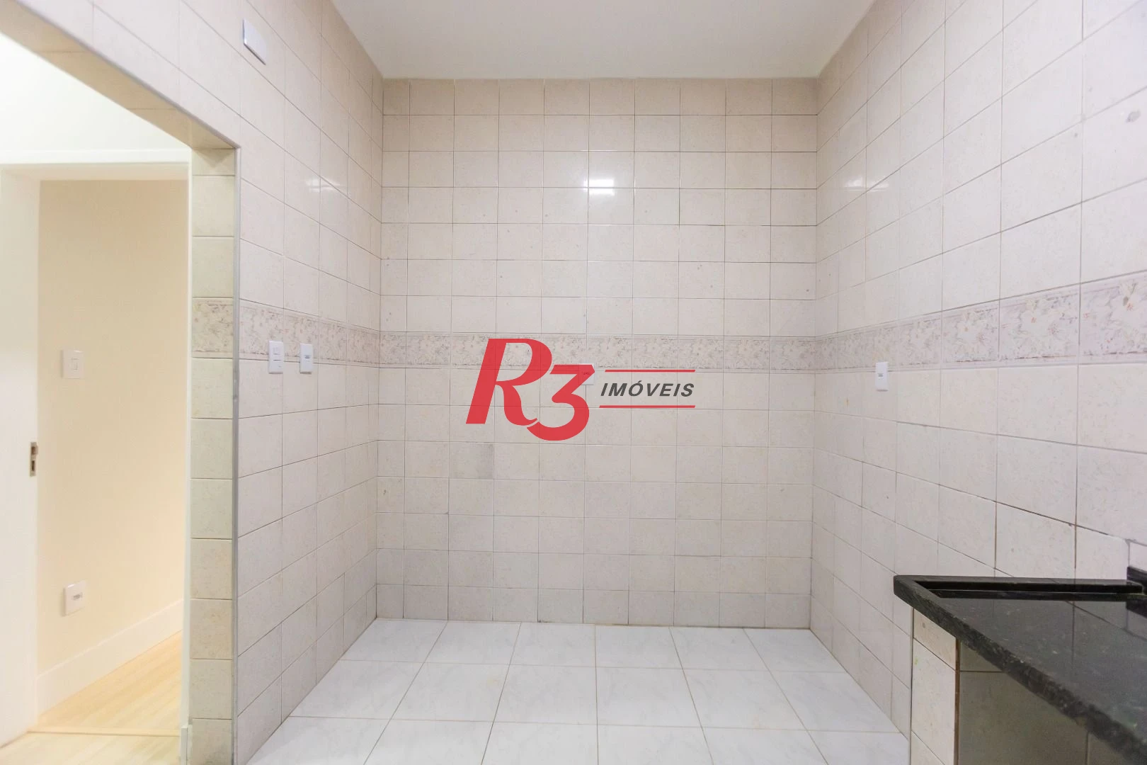 Apartamento com 2 dormitórios à venda, 65 m² por R$ 385.000,00 - Embaré - Santos/SP