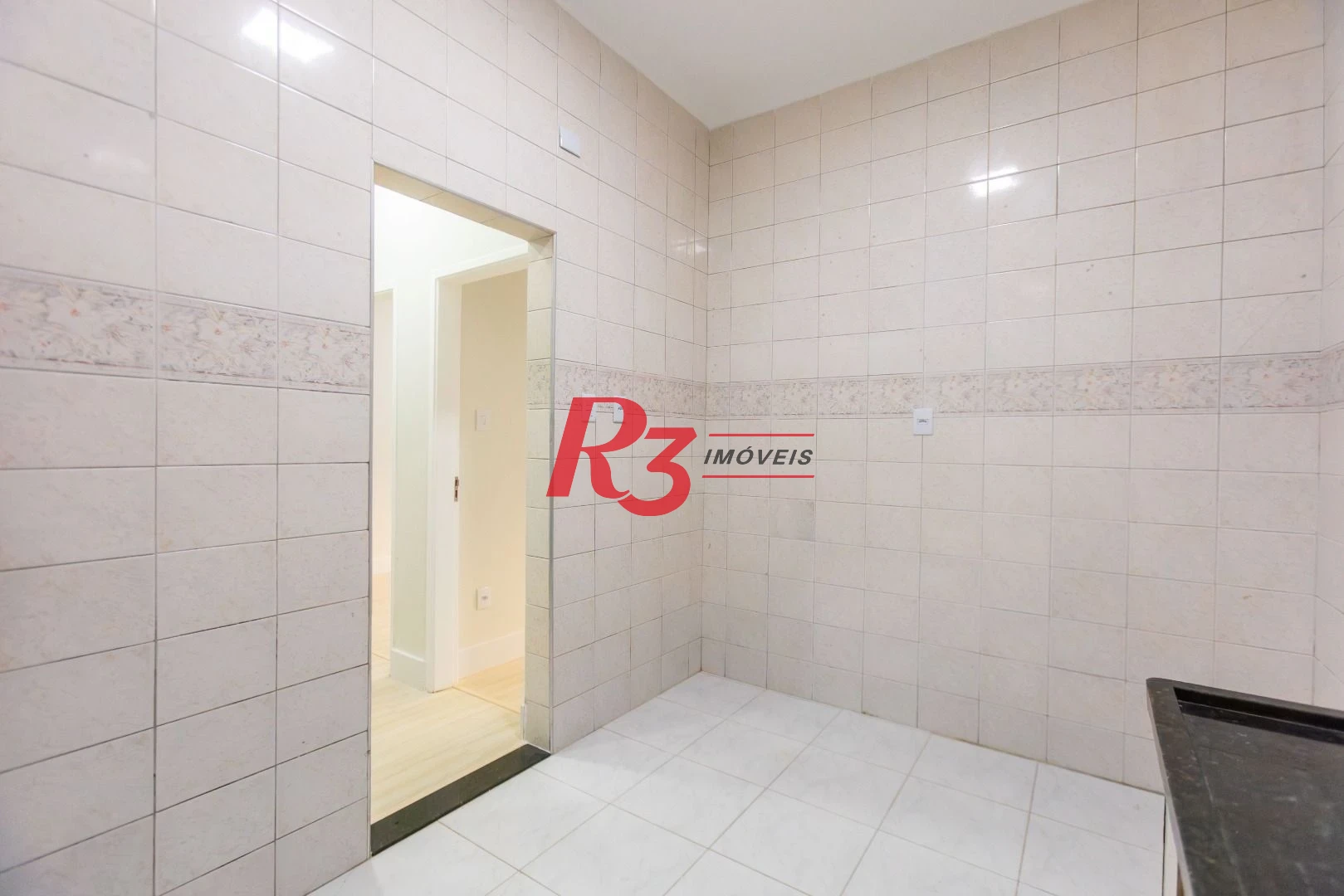 Apartamento com 2 dormitórios à venda, 65 m² por R$ 385.000,00 - Embaré - Santos/SP