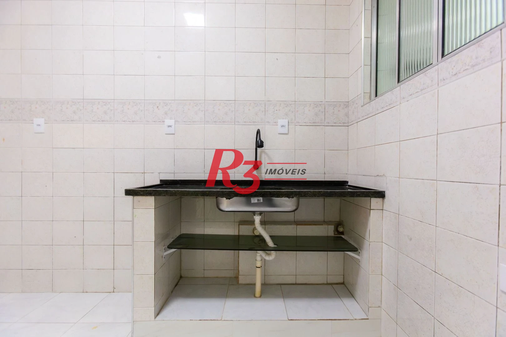 Apartamento com 2 dormitórios à venda, 65 m² por R$ 385.000,00 - Embaré - Santos/SP