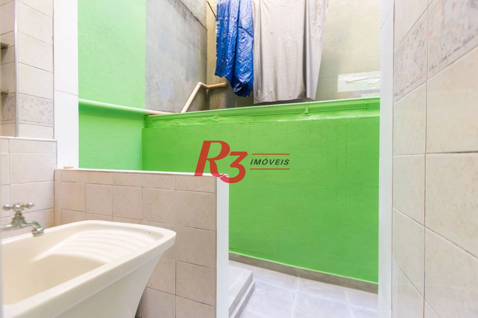 Apartamento com 2 dormitórios à venda, 65 m² por R$ 385.000,00 - Embaré - Santos/SP