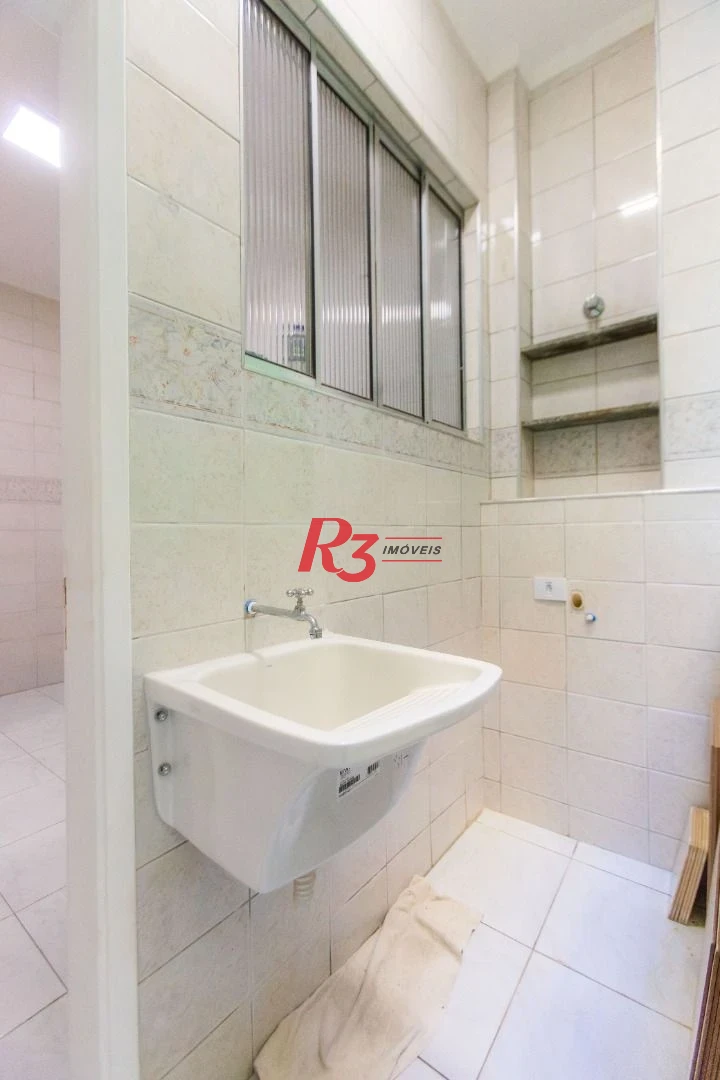 Apartamento com 2 dormitórios à venda, 65 m² por R$ 385.000,00 - Embaré - Santos/SP
