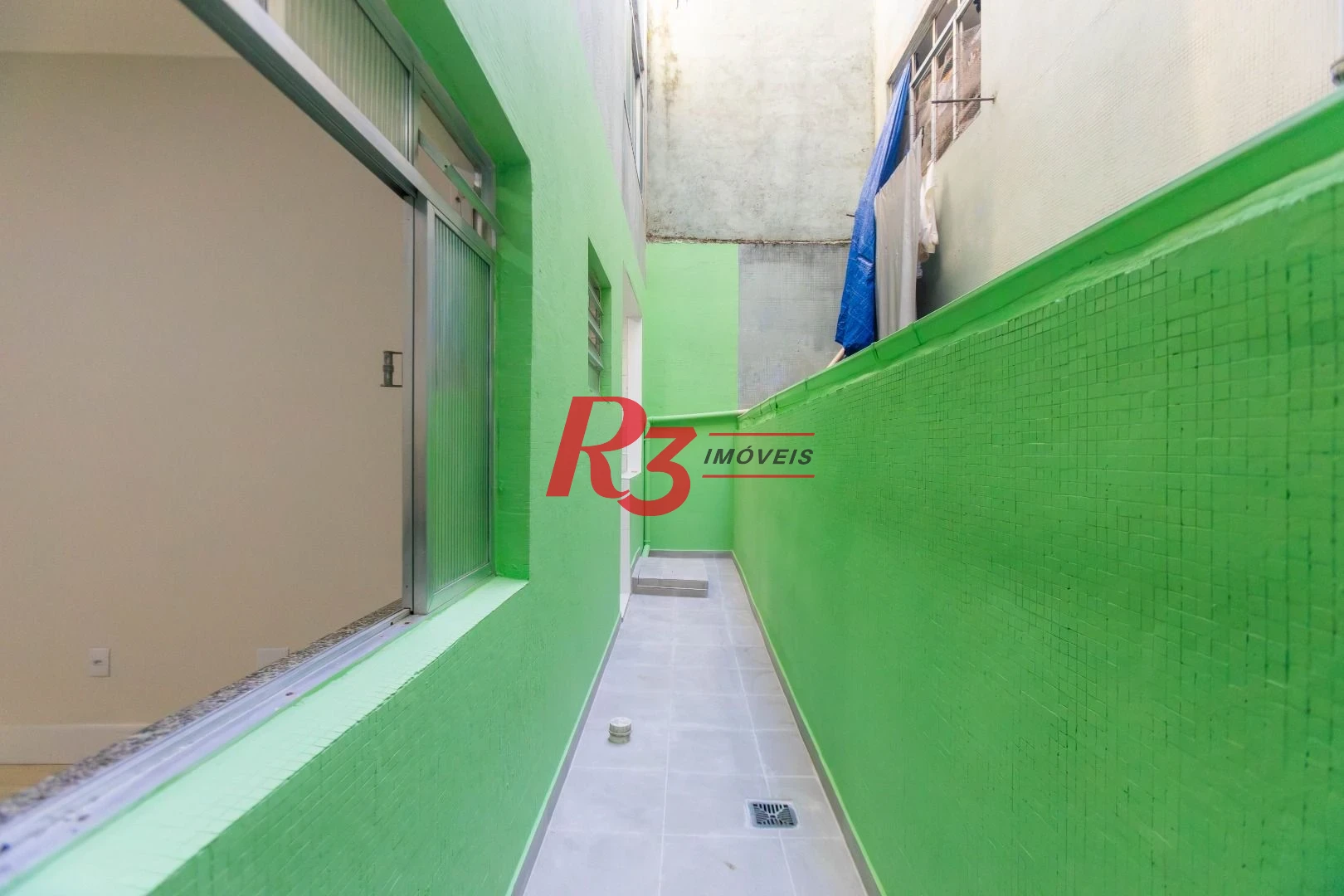 Apartamento com 2 dormitórios à venda, 65 m² por R$ 385.000,00 - Embaré - Santos/SP